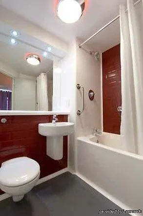 Travelodge Mitchell Lane בריסטול