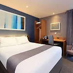 מלון Travelodge Mitchell Lane 3*