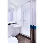 Travelodge Mitchell Lane מלון