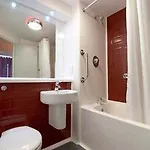 Travelodge Mitchell Lane בריסטול