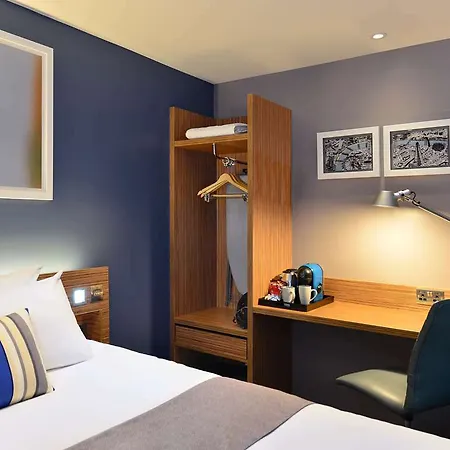 Travelodge Mitchell Lane 3*