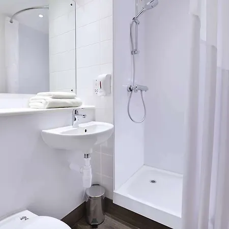 Travelodge Mitchell Lane Hotel 3*