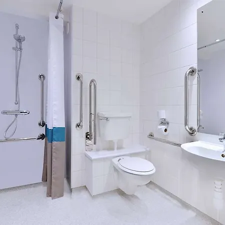 Travelodge Mitchell Lane Hotel 3*