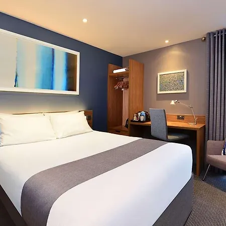 Готель Travelodge Mitchell Lane 3*